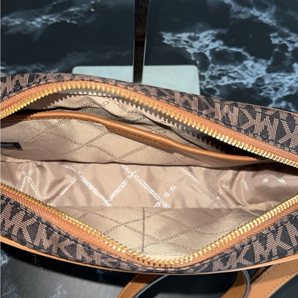 MICHAEL KORS Handbag Logo Jet Set Charm EW Acorn Nylon Crossbody AUTHENTIC - Picture 14 of 16